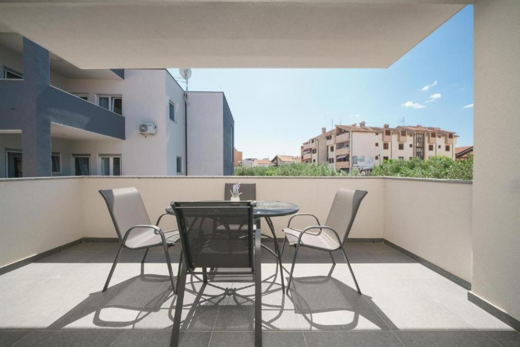 Apartments Dobrenic Vodice Exterior foto