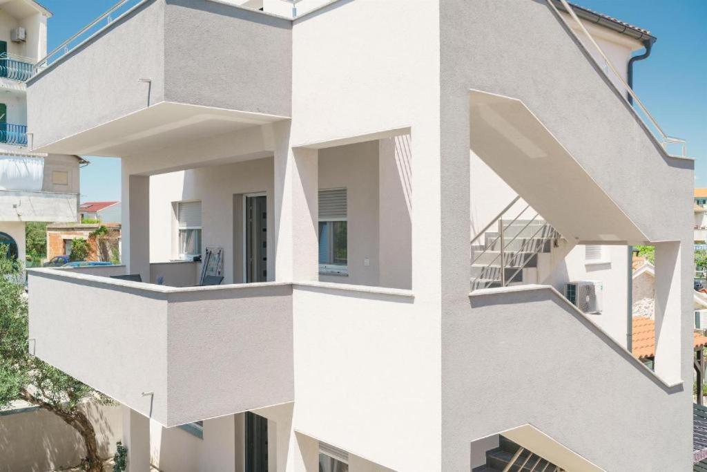 Apartments Dobrenic Vodice Exterior foto