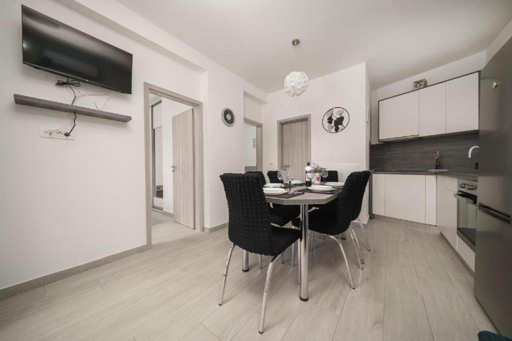 Apartments Dobrenic Vodice Exterior foto