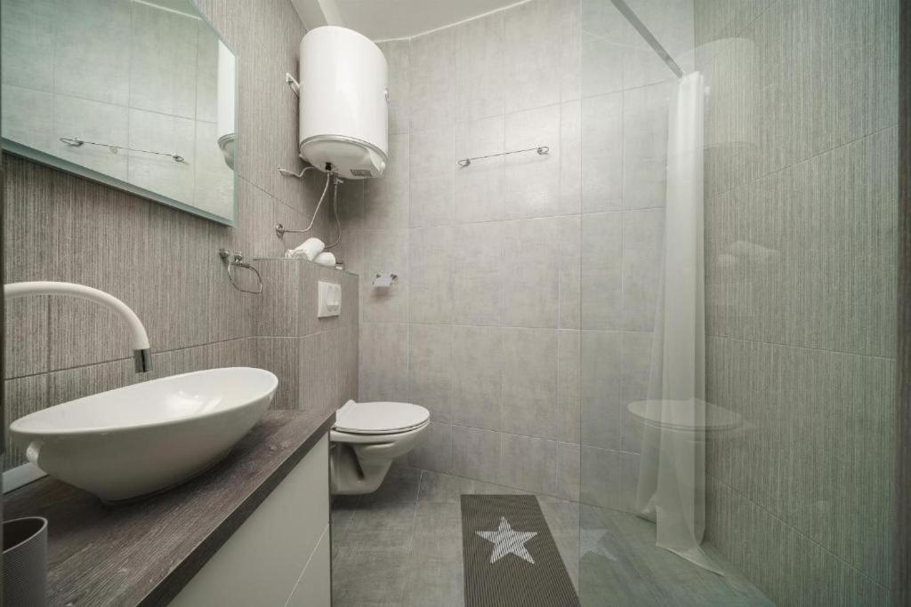 Apartments Dobrenic Vodice Exterior foto