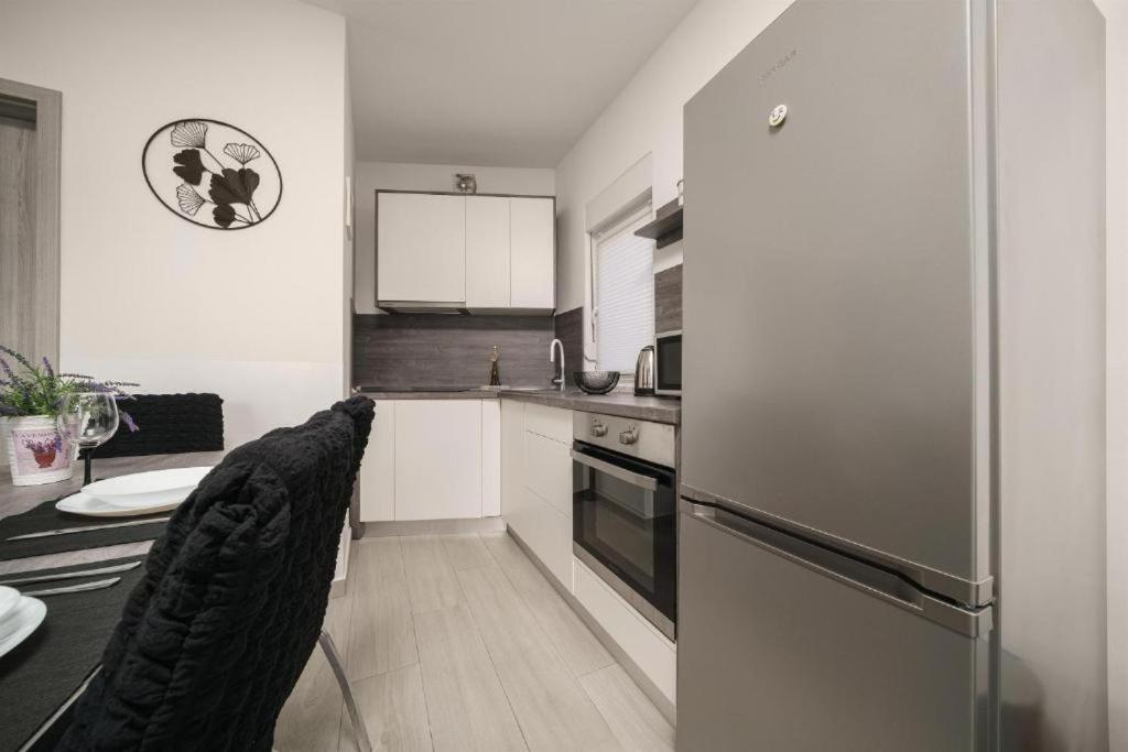 Apartments Dobrenic Vodice Exterior foto