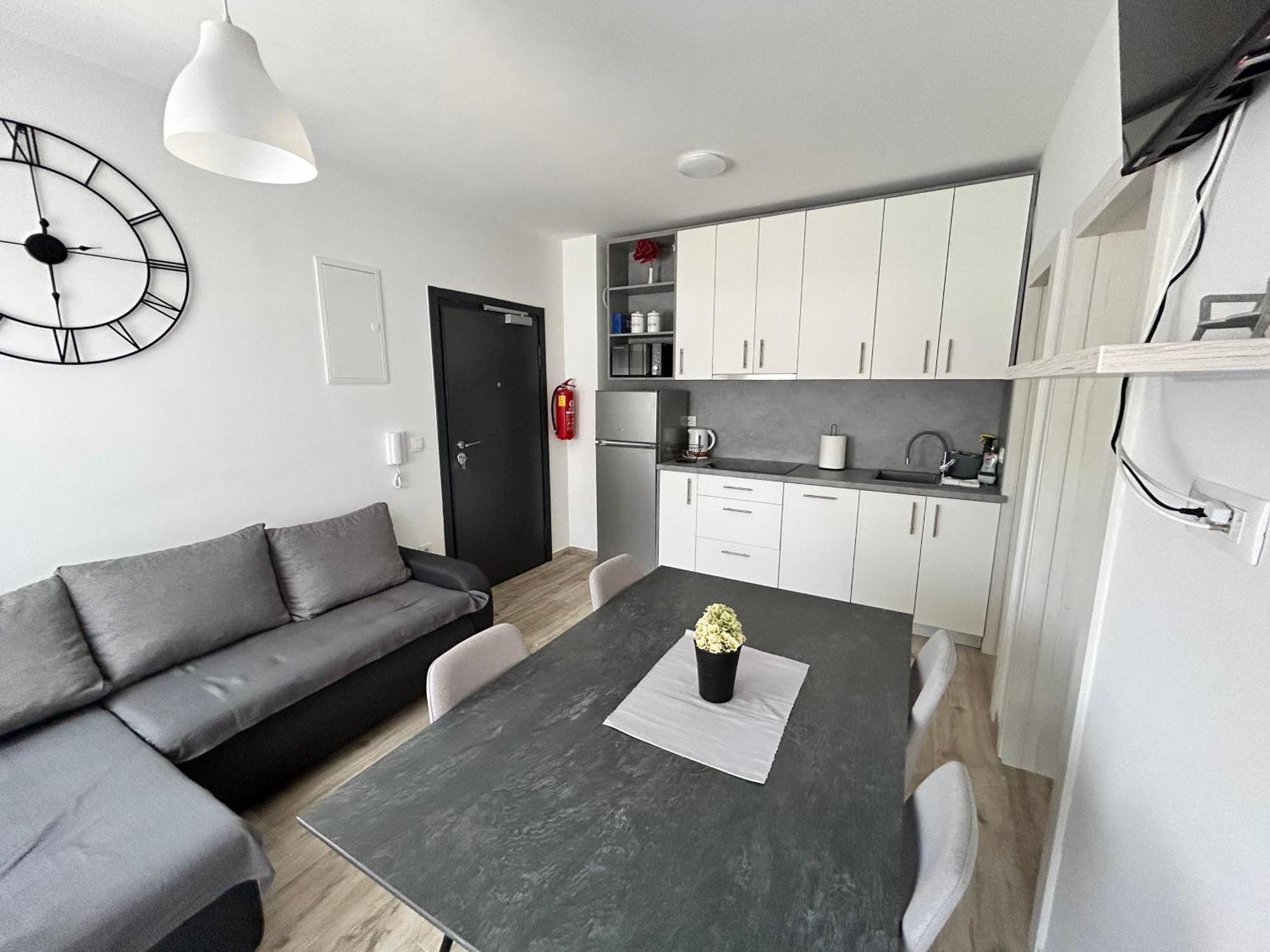 Apartments Dobrenic Vodice Exterior foto