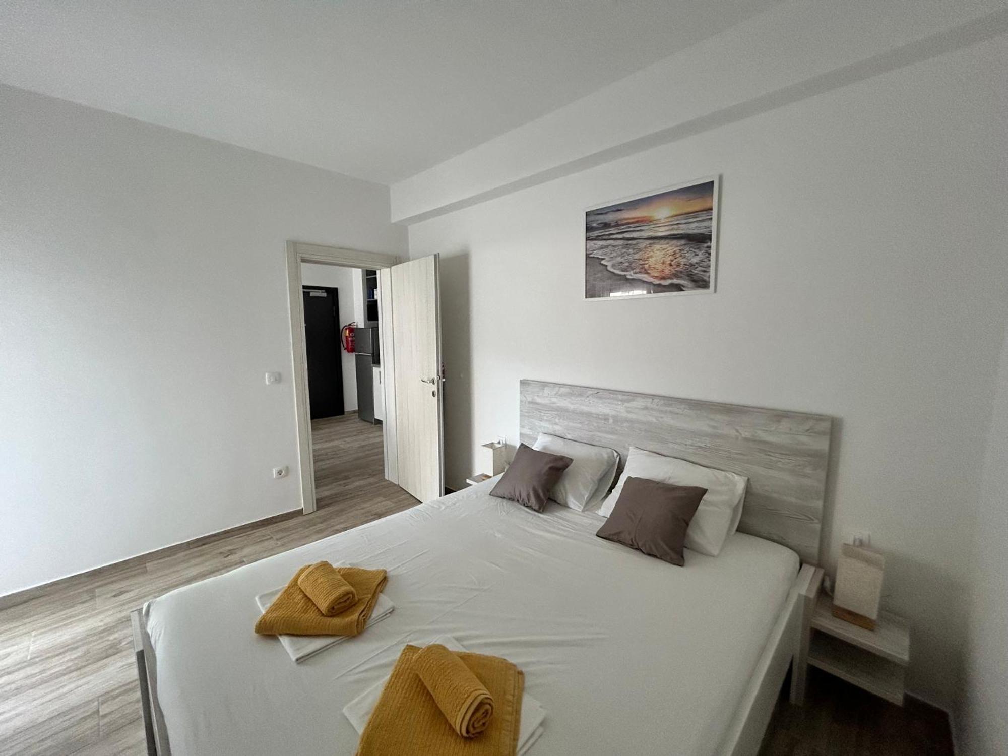 Apartments Dobrenic Vodice Exterior foto