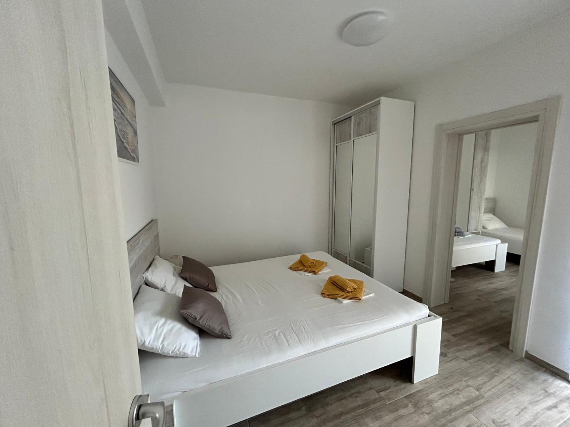 Apartments Dobrenic Vodice Exterior foto